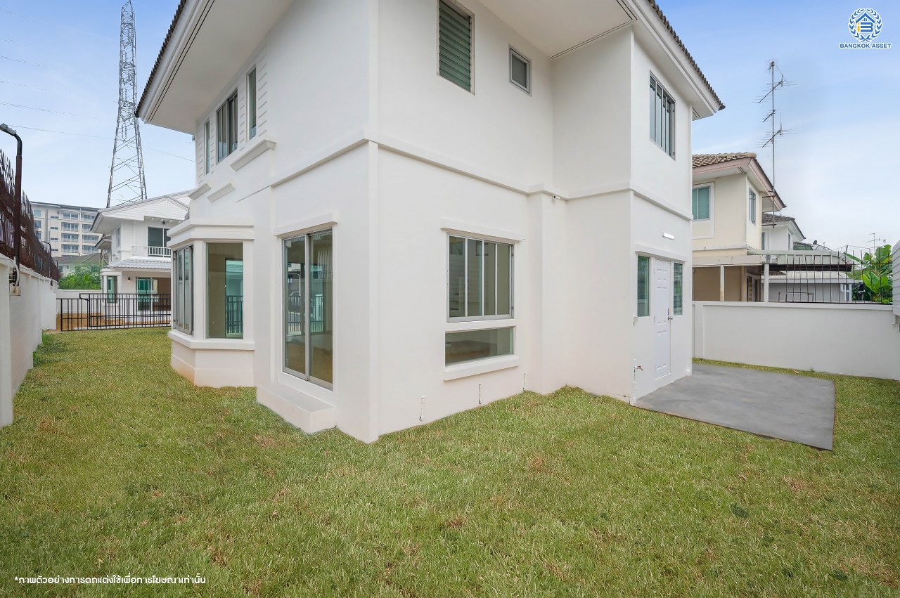 บ้านมือสองตกแต่งใหม่ โครงการ พฤกษ์ลดา พุทธสาคร หลังมุม จากแบรนด์ LH บนเนื้อที่ 54.5 ตร.ว. พื้นที่ใช้สอย 153.89 ตร.ม. ฟังก์ชัน 3 ห้องนอน 2 ห้องน้ำ จอดรถได้ 2 คัน เชื่อมต่อถนนเพชรเกษม, ถนนพุทธมณฑลสาย4, ถนนบรมราชชนนี ใกล้รถไฟฟ้าสายสีน้ำเงิน "สถานีหลักสอง" และ The Mall บางแค